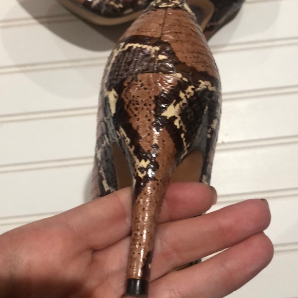 Ivanka Trump snake print round toe heels - Picture 6 of 9